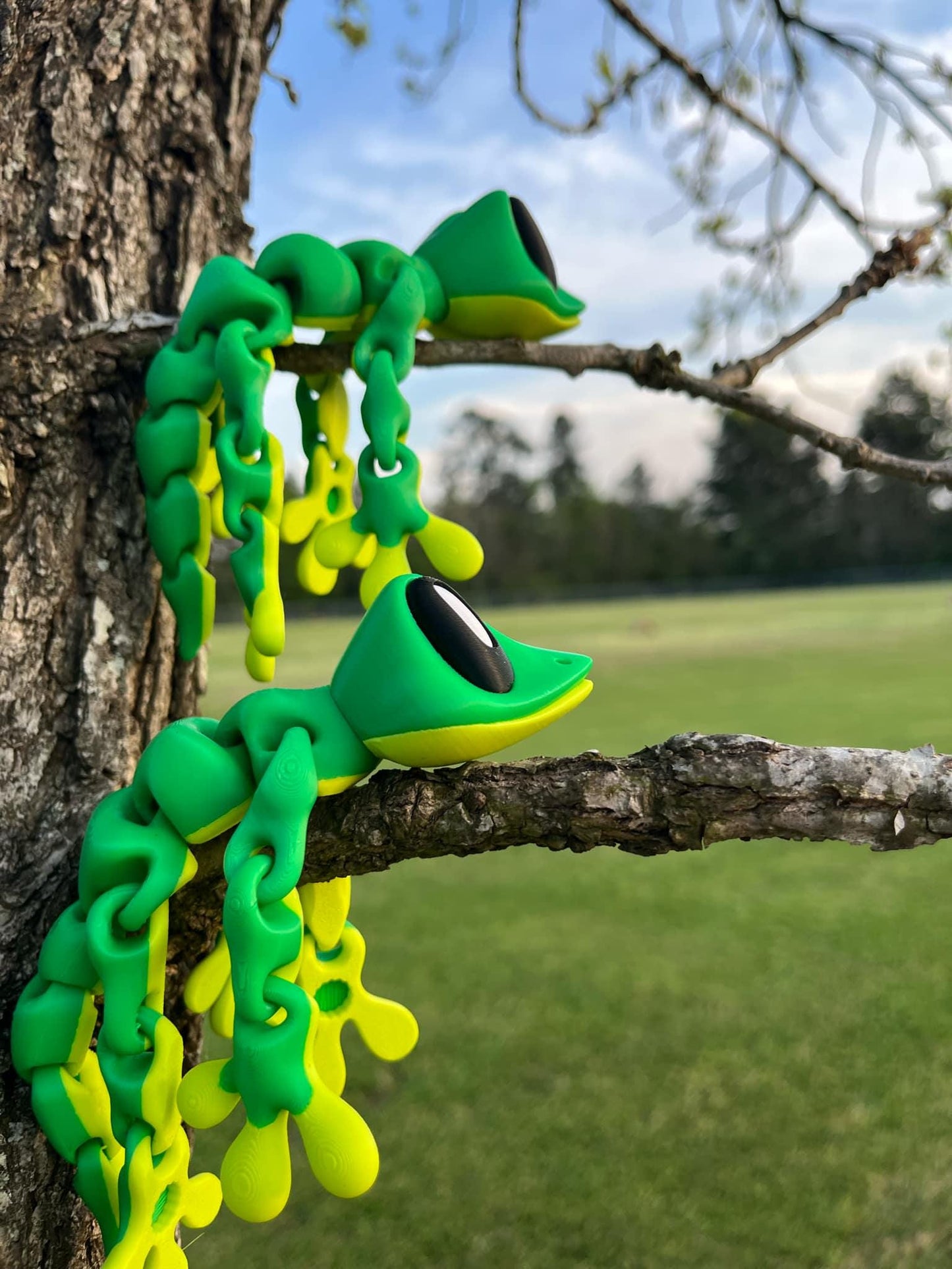7" 3D-Printed Articulated Gecko with Magnetic Feet – Unique Desk Companion